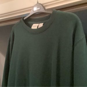 Classic Elements green sweatshirt in size L.